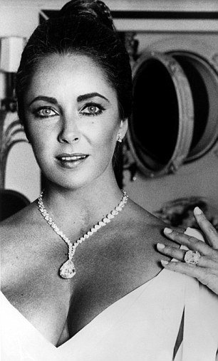 ELIZABETH TAYLOR WITH DIAMOND GIVEN BY RICHARD BURTON 1974. VARI